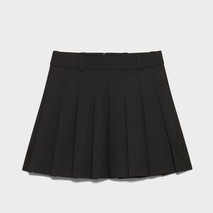 NWOT PLEATED MINI SKIRT ARITZIA 🖤